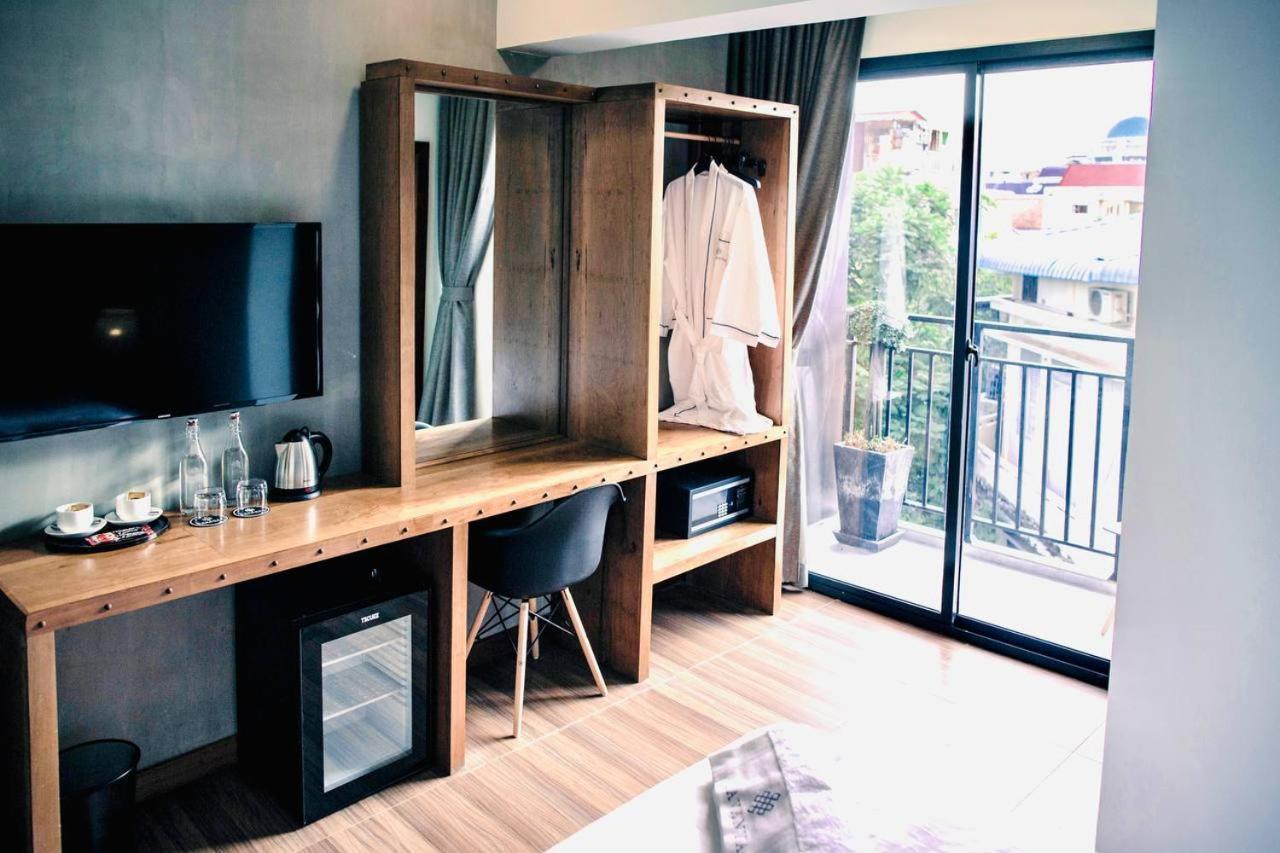 Deluxe King Room with Balcony